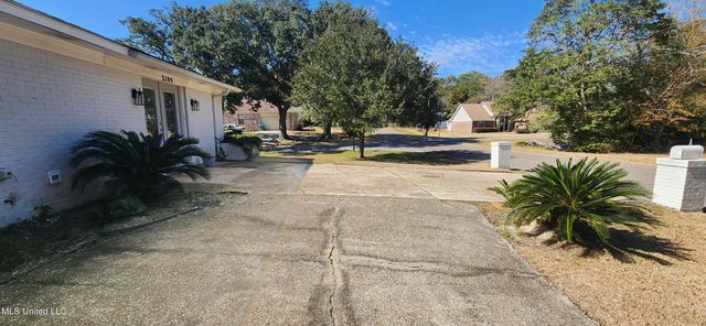 2100 Lafitte Street, Ocean Springs, MS 39564