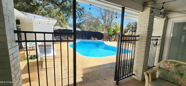 2100 Lafitte Street, Ocean Springs, MS 39564