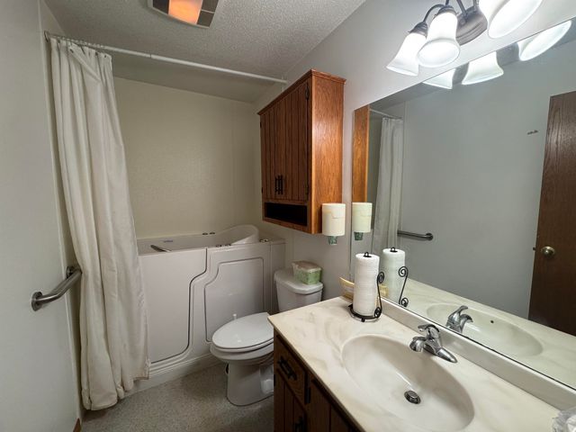 1908 Owen St., Charles City, IA 50616