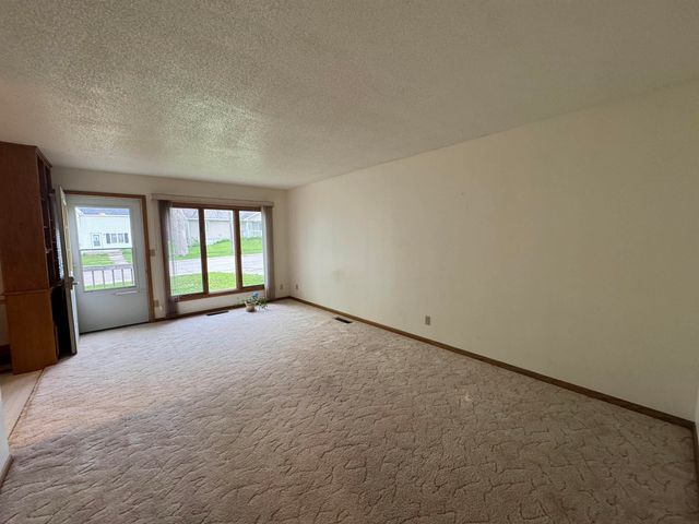 1908 Owen St., Charles City, IA 50616