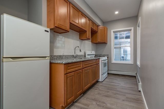 296 Ames 2F, Lawrence, MA 01841