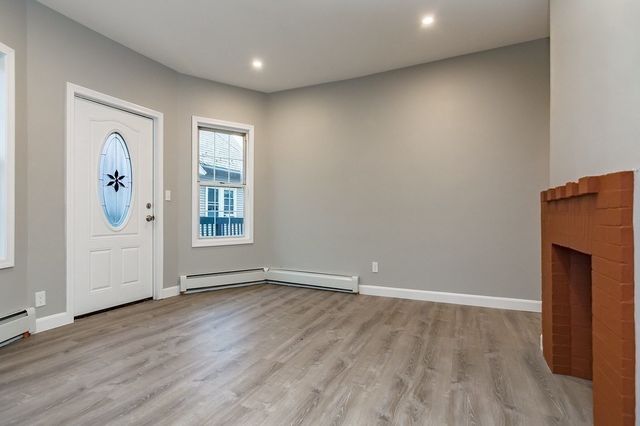 296 Ames 2F, Lawrence, MA 01841