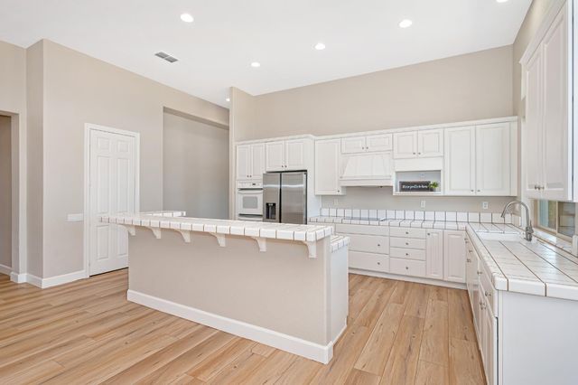 714 Canyon Oak Ln, Lincoln, CA 95648