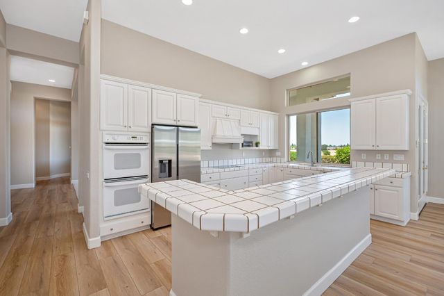 714 Canyon Oak Ln, Lincoln, CA 95648