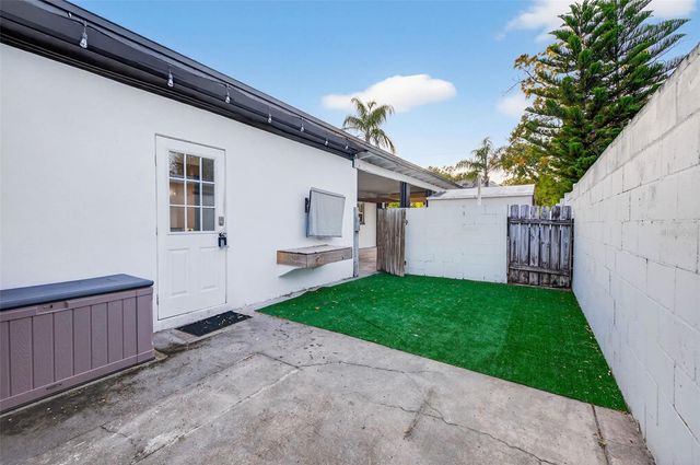 210 N GLEN AVENUE, Tampa, FL 33609