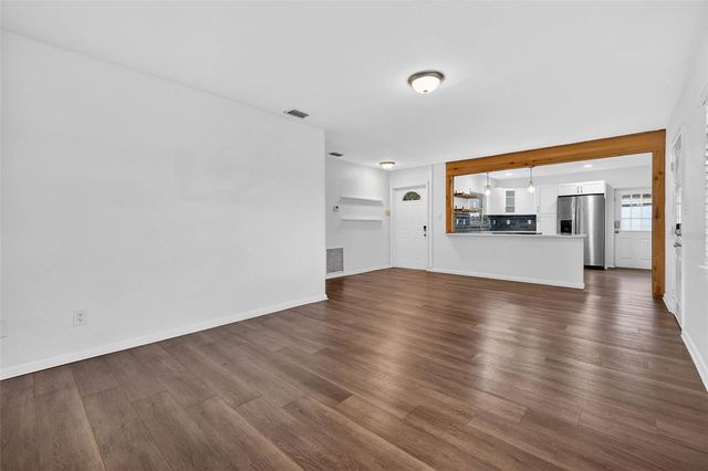 210 N GLEN AVENUE, Tampa, FL 33609