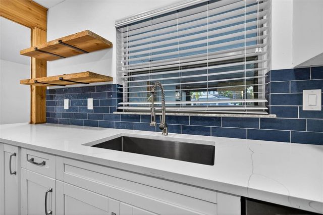 210 N GLEN AVENUE, Tampa, FL 33609