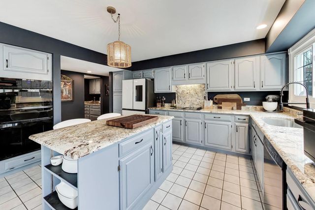 1203 MACINTOSH Drive, Wauconda, IL 60084