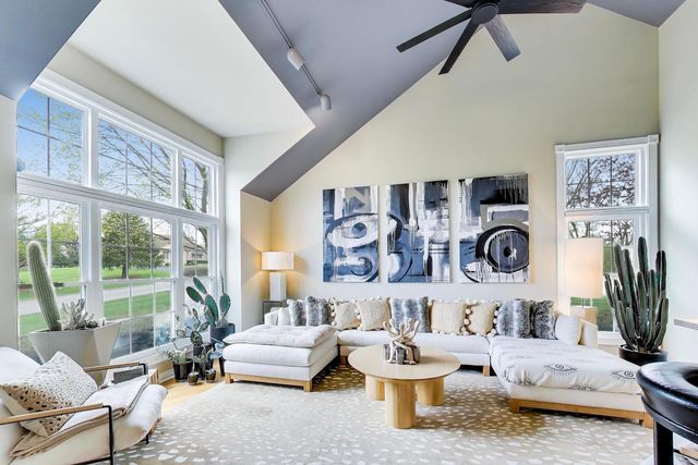 1203 MACINTOSH Drive, Wauconda, IL 60084