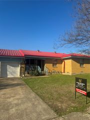 4457 Flo Avenue, Cockrell Hill, TX 75211