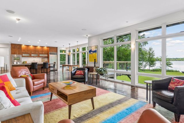 410 Mccarrons Boulevard N, Roseville, MN 55113