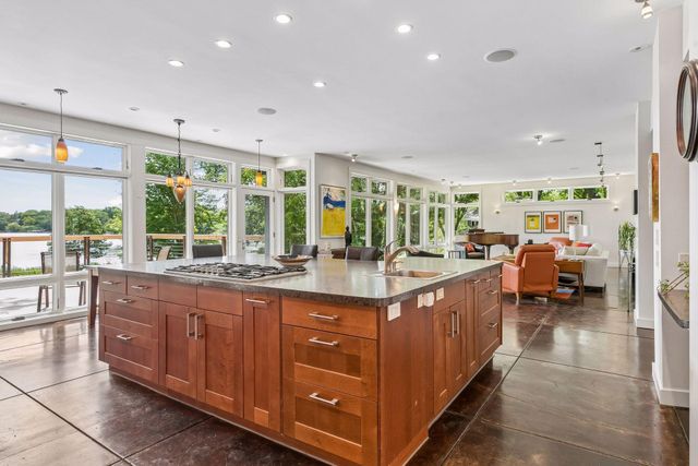 410 Mccarrons Boulevard N, Roseville, MN 55113