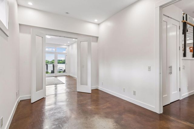 410 Mccarrons Boulevard N, Roseville, MN 55113