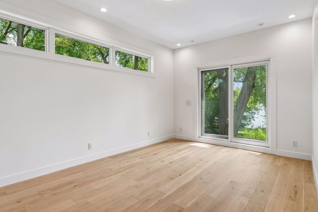 410 Mccarrons Boulevard N, Roseville, MN 55113