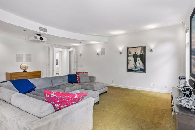 410 Mccarrons Boulevard N, Roseville, MN 55113