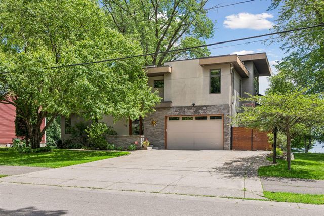 410 Mccarrons Boulevard N, Roseville, MN 55113