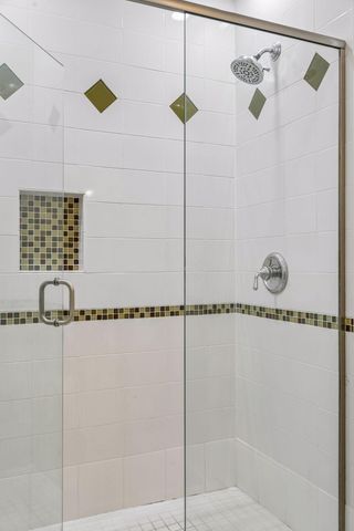 410 Mccarrons Boulevard N, Roseville, MN 55113