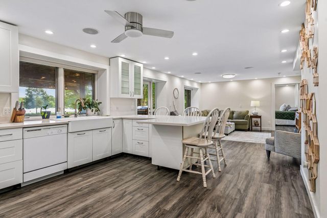410 Mccarrons Boulevard N, Roseville, MN 55113