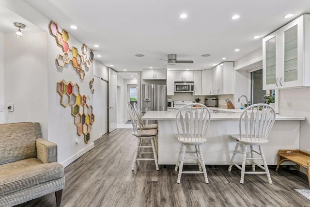 410 Mccarrons Boulevard N, Roseville, MN 55113