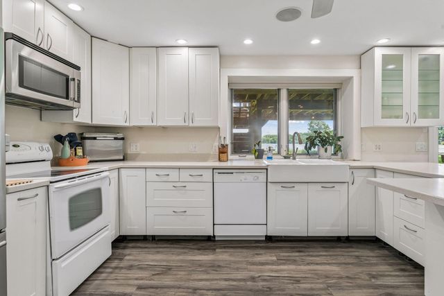 410 Mccarrons Boulevard N, Roseville, MN 55113