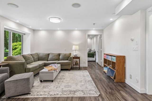 410 Mccarrons Boulevard N, Roseville, MN 55113