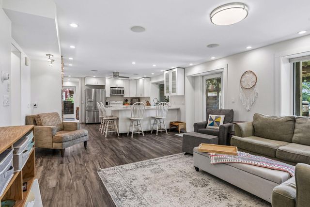 410 Mccarrons Boulevard N, Roseville, MN 55113