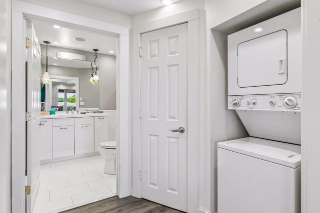 410 Mccarrons Boulevard N, Roseville, MN 55113