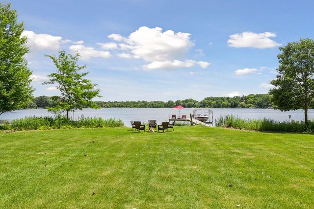 410 Mccarrons Boulevard N, Roseville, MN 55113