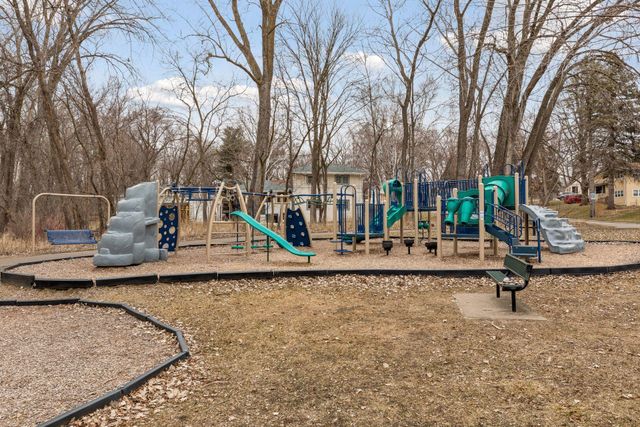 410 Mccarrons Boulevard N, Roseville, MN 55113