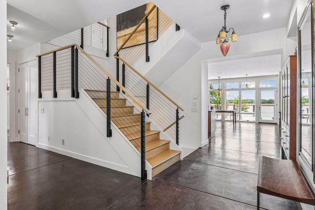 410 Mccarrons Boulevard N, Roseville, MN 55113