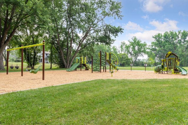 410 Mccarrons Boulevard N, Roseville, MN 55113