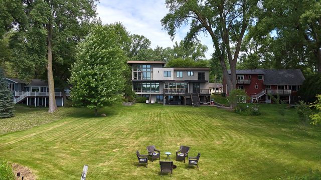 410 Mccarrons Boulevard N, Roseville, MN 55113