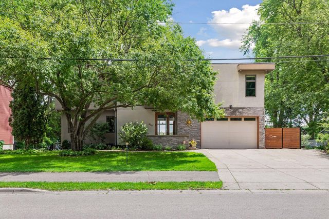 410 Mccarrons Boulevard N, Roseville, MN 55113