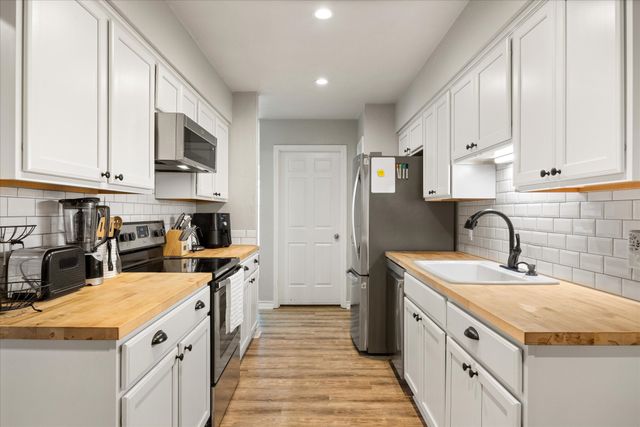 9209 Hanging Moss Drive, Granbury, TX 76049