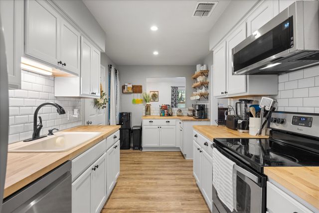 9209 Hanging Moss Drive, Granbury, TX 76049