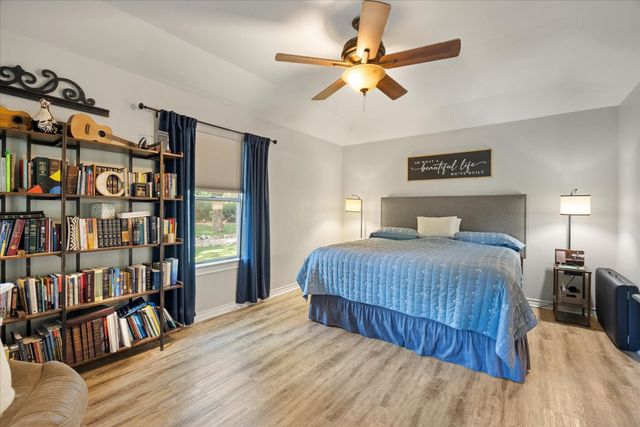 9209 Hanging Moss Drive, Granbury, TX 76049