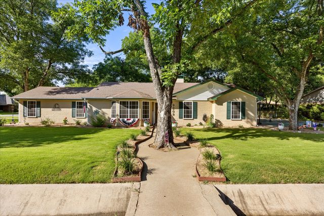 9209 Hanging Moss Drive, Granbury, TX 76049