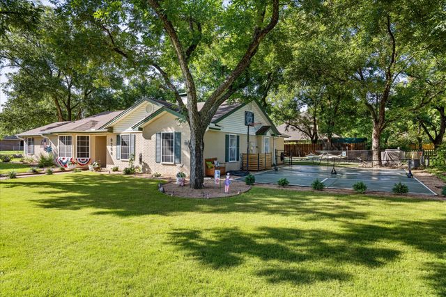 9209 Hanging Moss Drive, Granbury, TX 76049
