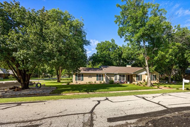 9209 Hanging Moss Drive, Granbury, TX 76049