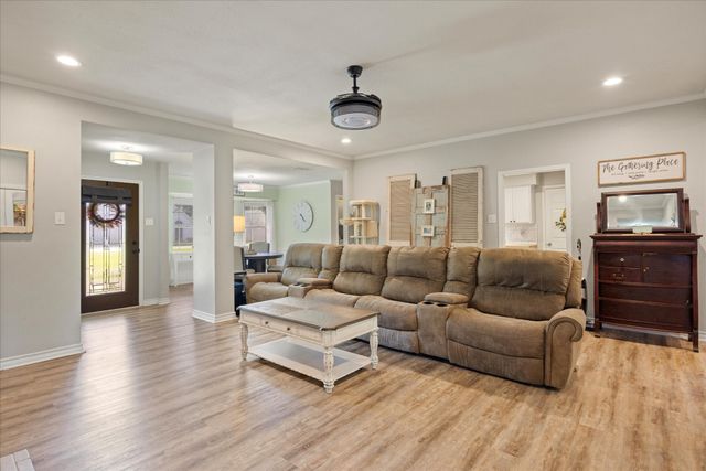 9209 Hanging Moss Drive, Granbury, TX 76049