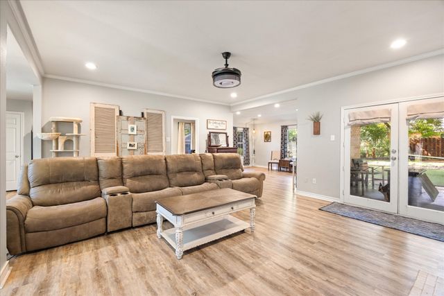 9209 Hanging Moss Drive, Granbury, TX 76049