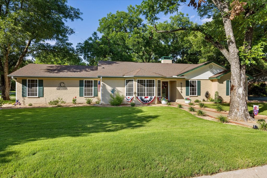 9209 Hanging Moss Drive, Granbury, TX 76049