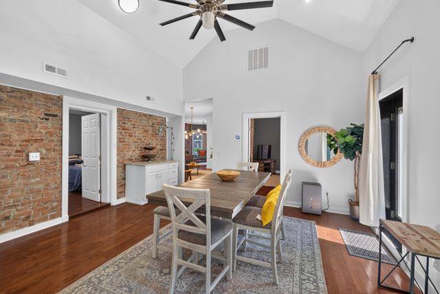 617 N Broadway, Lexington, KY 40508