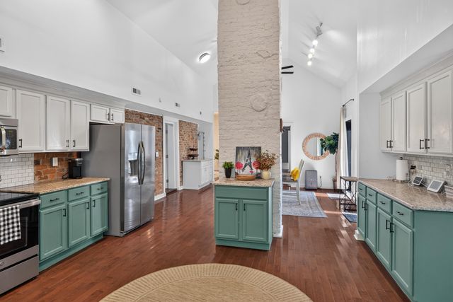 617 N Broadway, Lexington, KY 40508