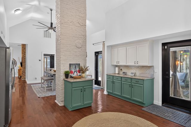 617 N Broadway, Lexington, KY 40508