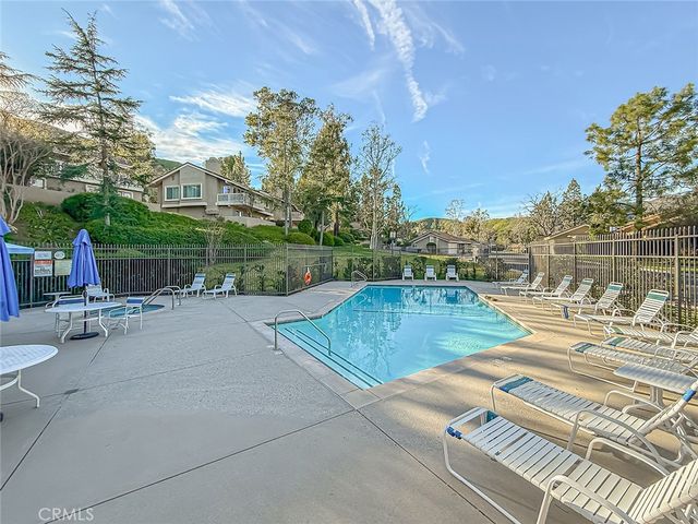 230 Via Del Caballo, Oak Park, CA 91377