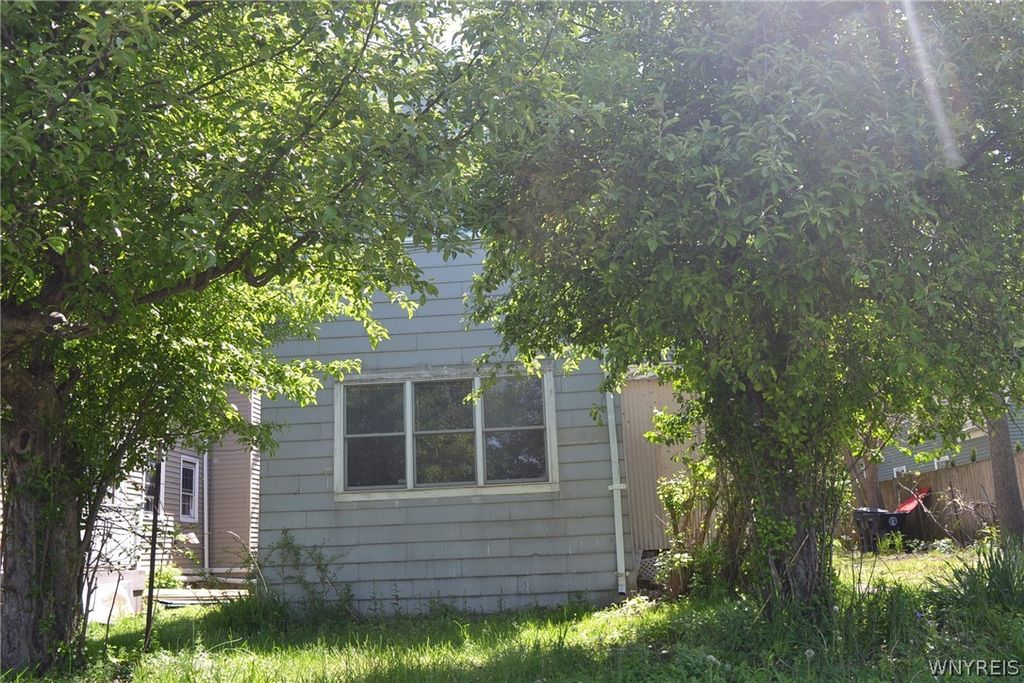 68 Pleasant Avenue, Lancaster, NY 14086