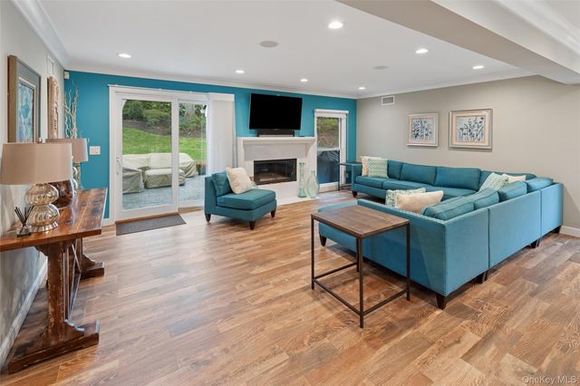 50 Hubbard Lane 117, Southampton, NY 11968