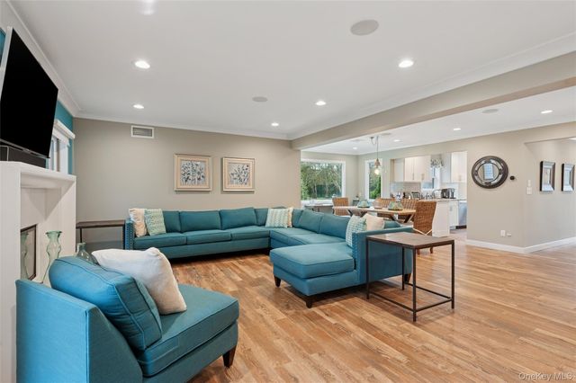 50 Hubbard Lane 117, Southampton, NY 11968