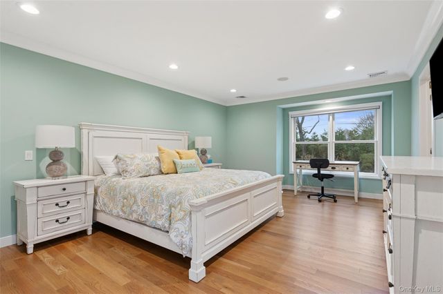 50 Hubbard Lane 117, Southampton, NY 11968